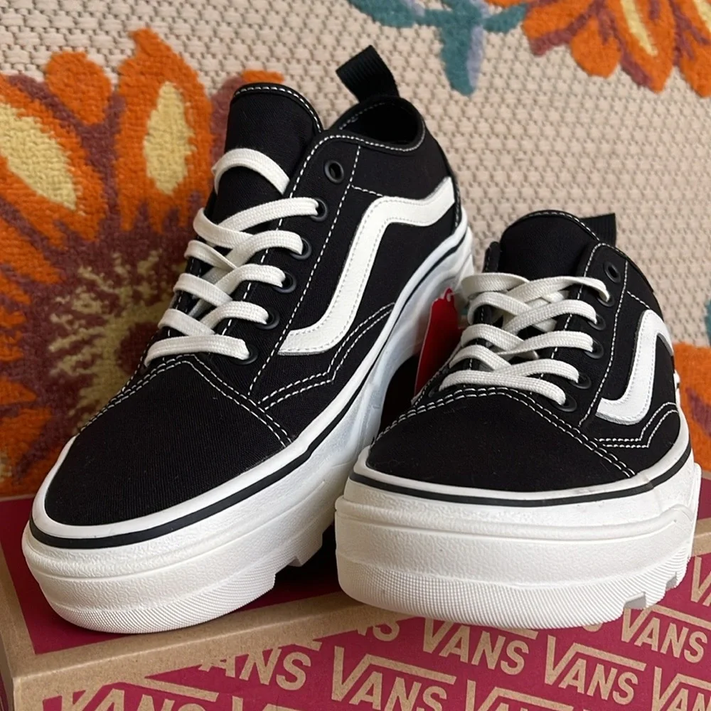 Vans Men’s Sentry Old Skool (Canvas) Black/Marshmallow
VN0A5KR3VQE
Sneakers - Picture 8 of 16